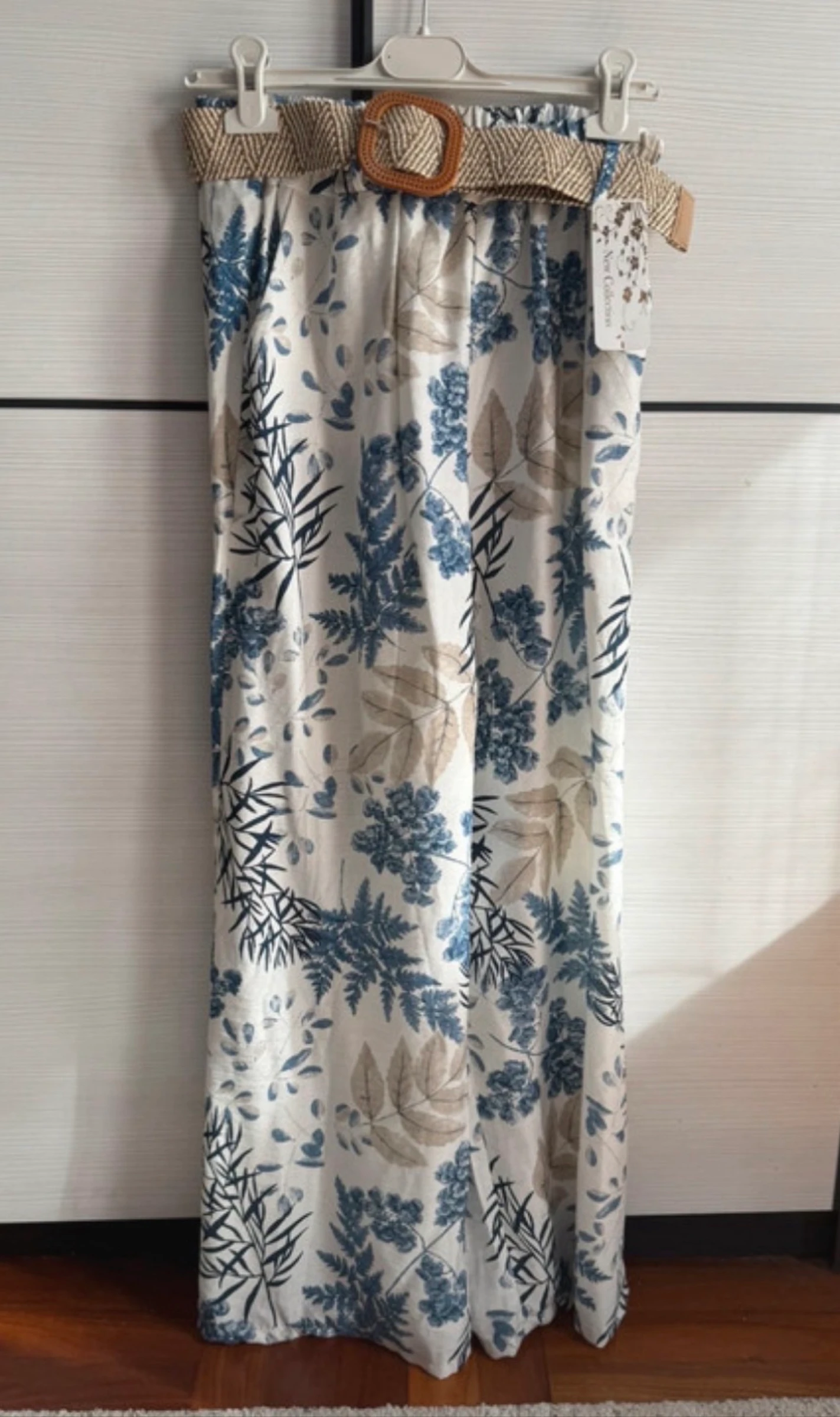 Pantalón largo fluido estampado hojas con cinturón NUEVO